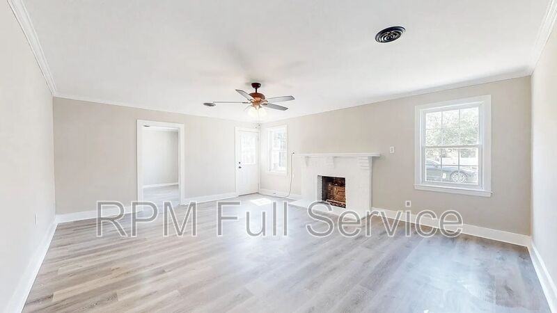 246 E Woodrow St - Photo 2 of 18