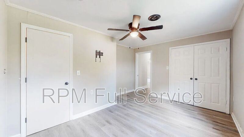 246 E Woodrow St - Photo 6 of 18