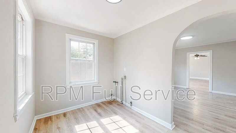246 E Woodrow St - Photo 7 of 18