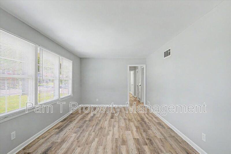 1719 E 59th St - Photo 6 of 22