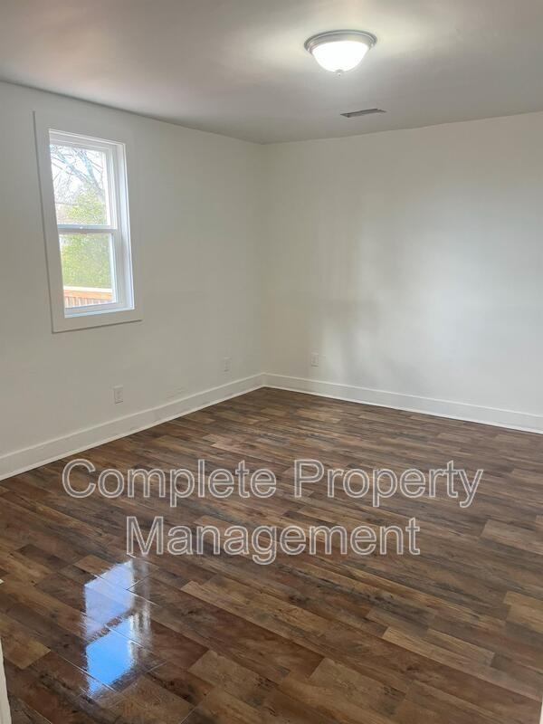 5300 Avenue I - Photo 4 of 10