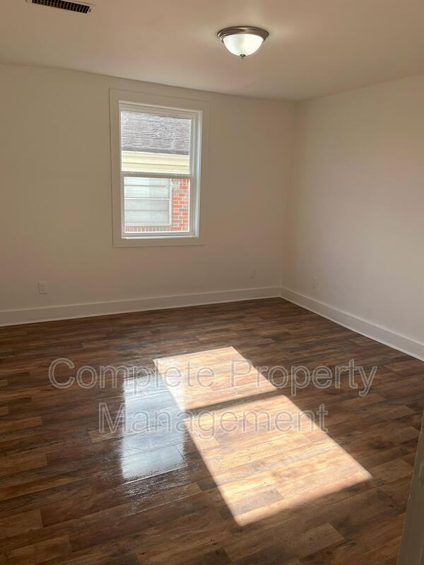 5300 Avenue I - Photo 5 of 10