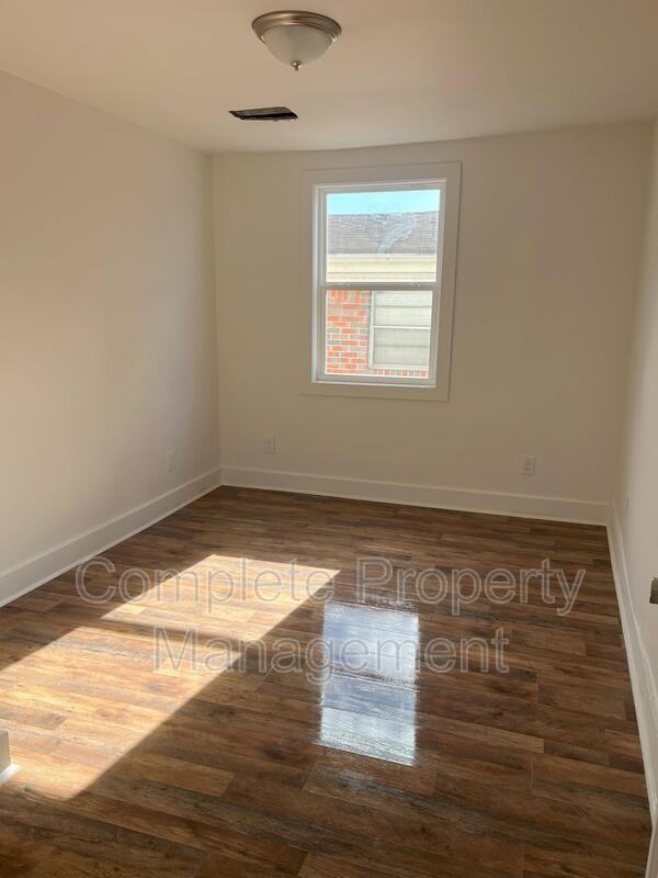5300 Avenue I - Photo 7 of 10