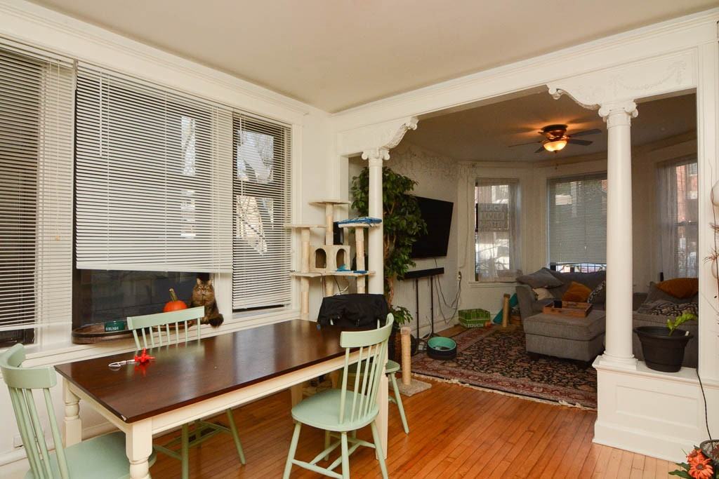 1027 N Honore St #1F - Photo 5 of 20