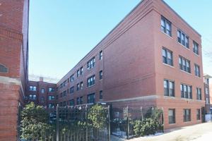 featured image of 5736 N Winthrop Ave #014