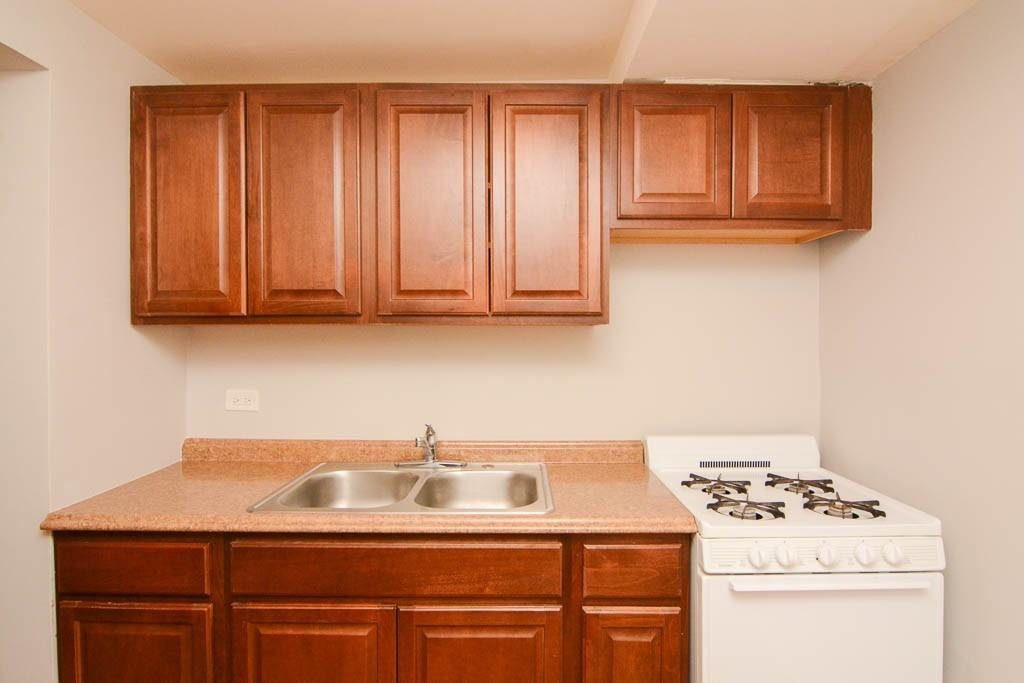 5736 N Winthrop Ave #014 - Photo 2 of 21