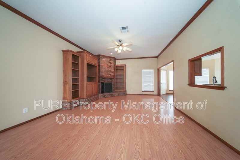 160 N Lakeside Ter - Photo 4 of 20