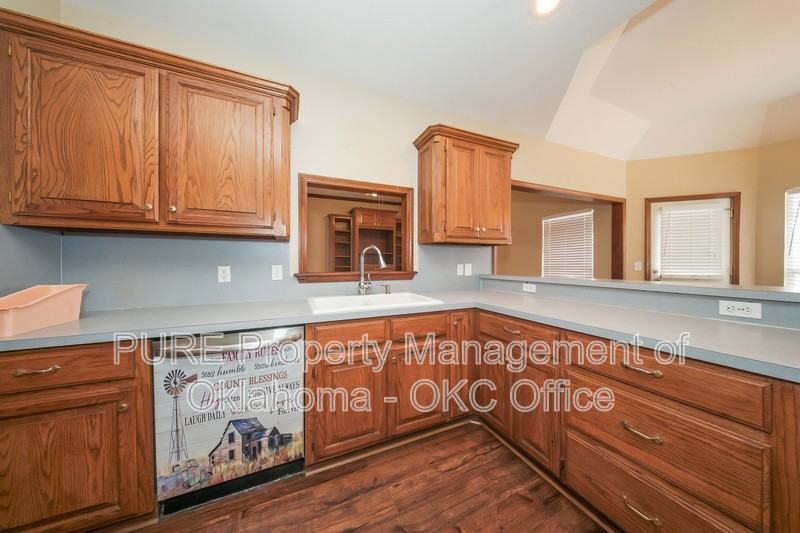 160 N Lakeside Ter - Photo 7 of 20