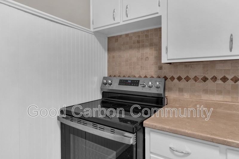 24 Lincoln Ave #REAR - Photo 4 of 15