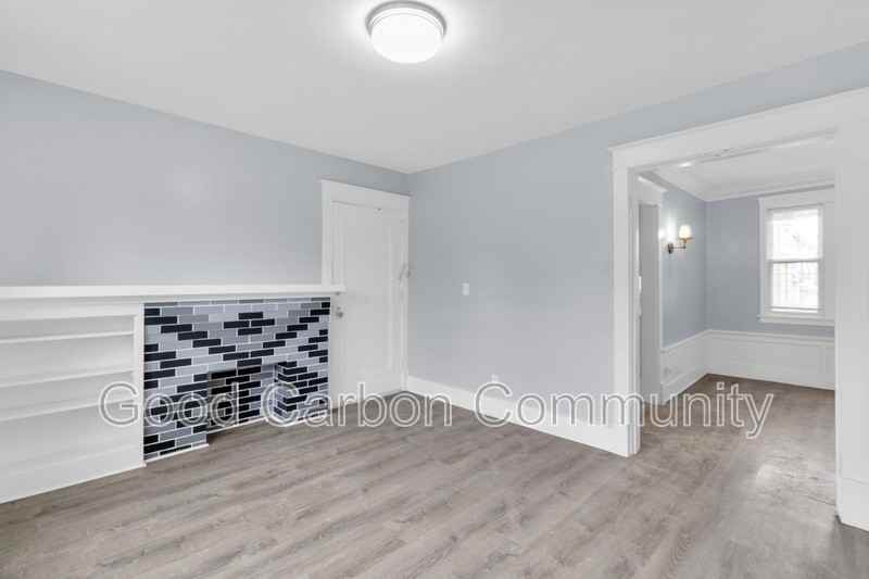 2809 Main St #2 - Photo 2 of 18