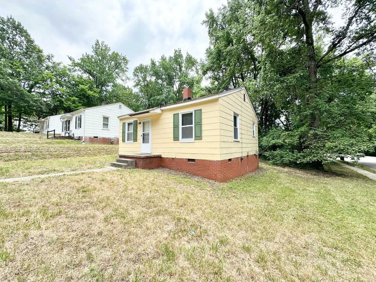 300 Lucerne St - Photo 2 of 13