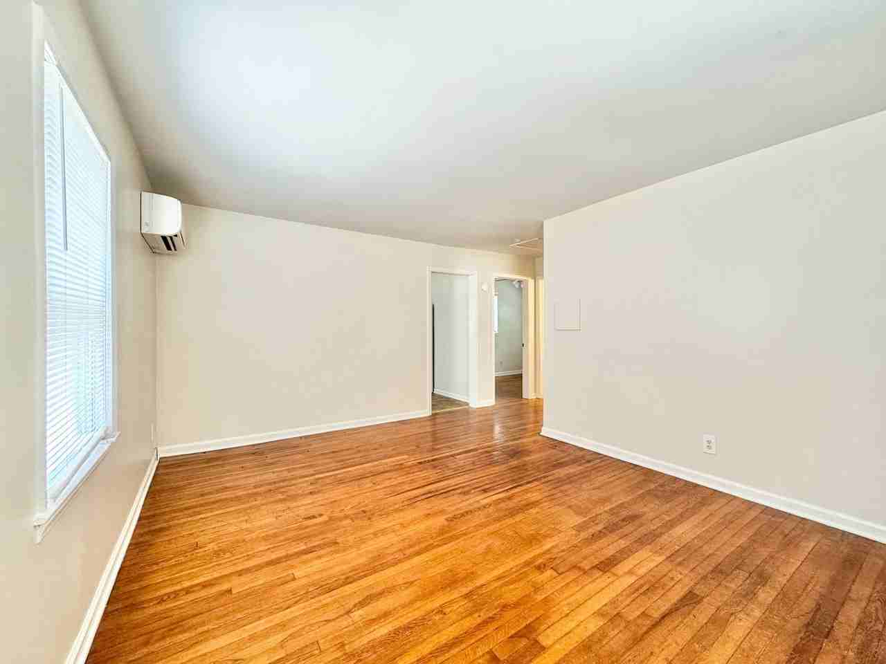 300 Lucerne St - Photo 3 of 13