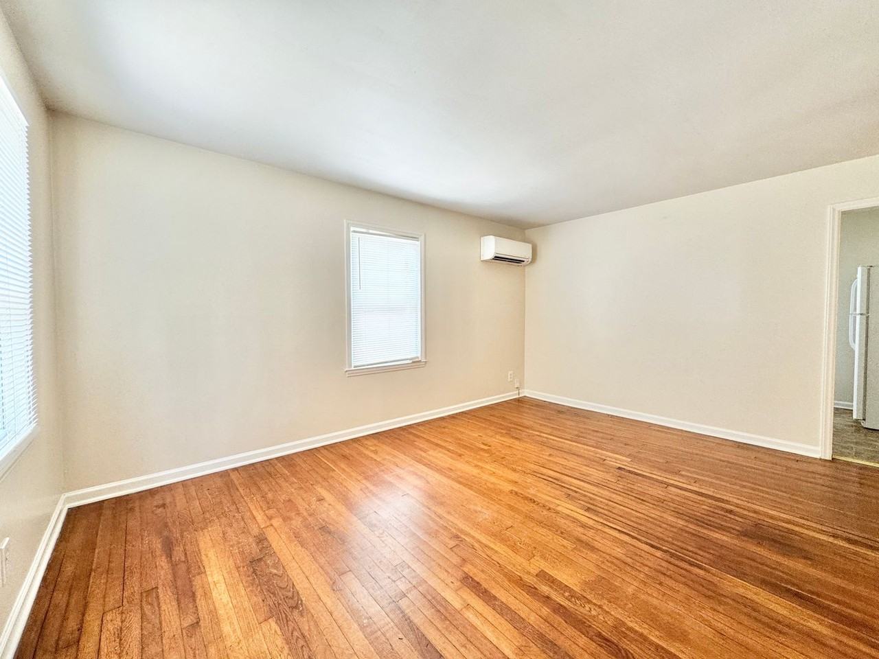 300 Lucerne St - Photo 4 of 13