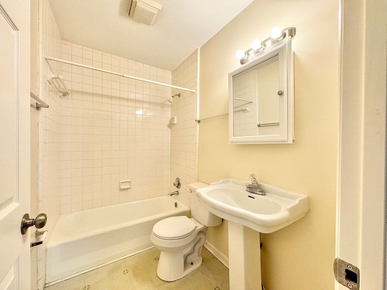 300 Lucerne St - Photo 6 of 13