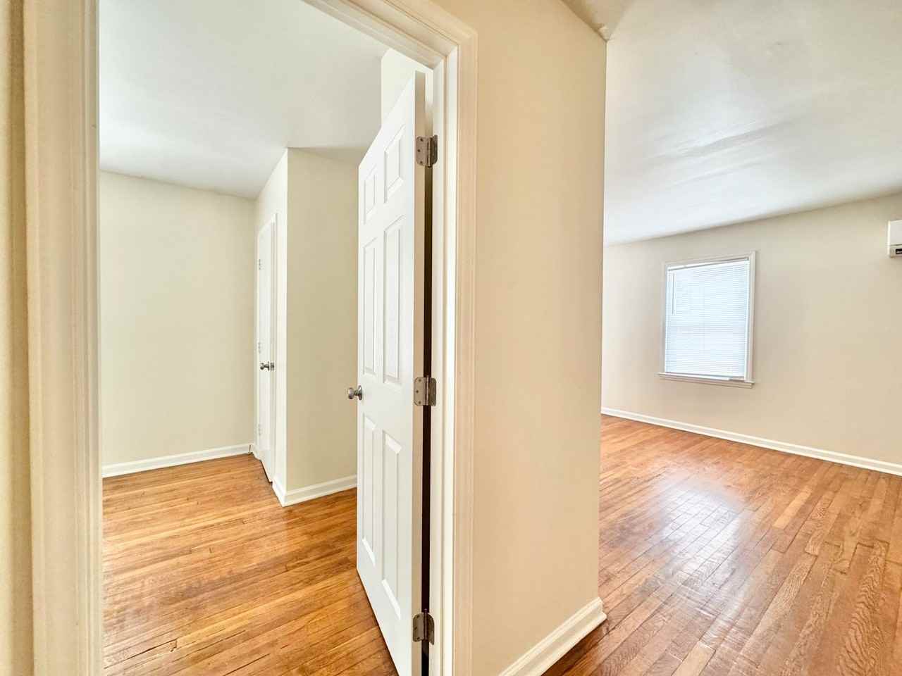 300 Lucerne St - Photo 7 of 13