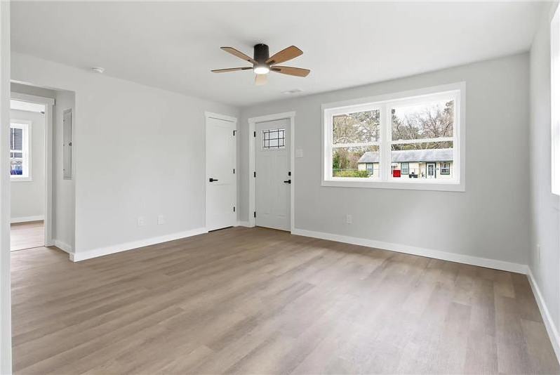 1543 Evergreen St - Photo 3 of 20