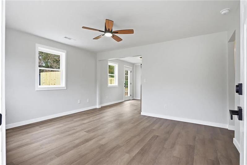 1543 Evergreen St - Photo 4 of 20