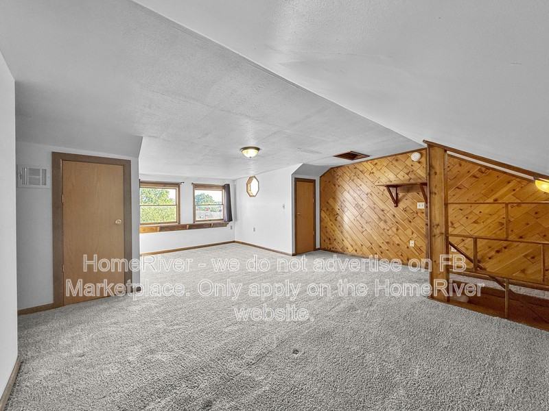 604 Maple St - Photo 3 of 19