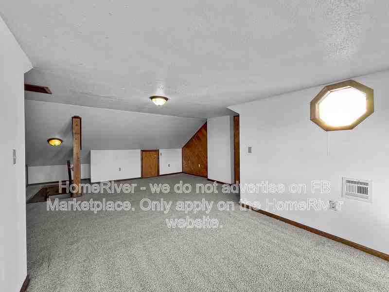 604 Maple St - Photo 4 of 19