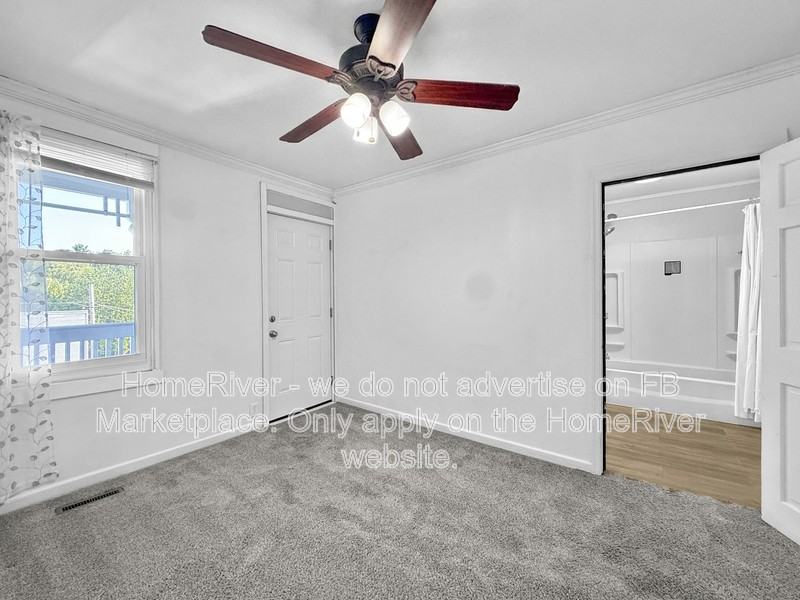 604 Maple St - Photo 5 of 19