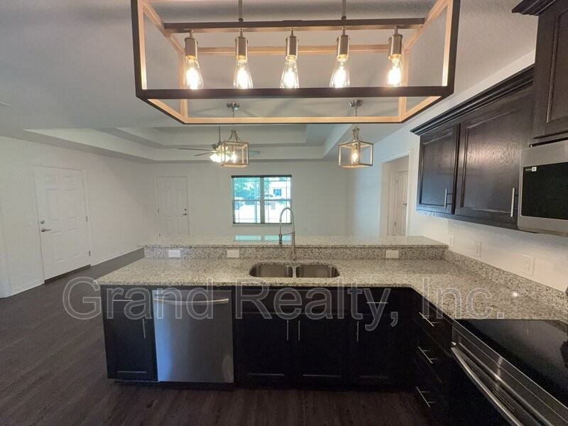 6217 Fox Run St - Photo 7 of 20
