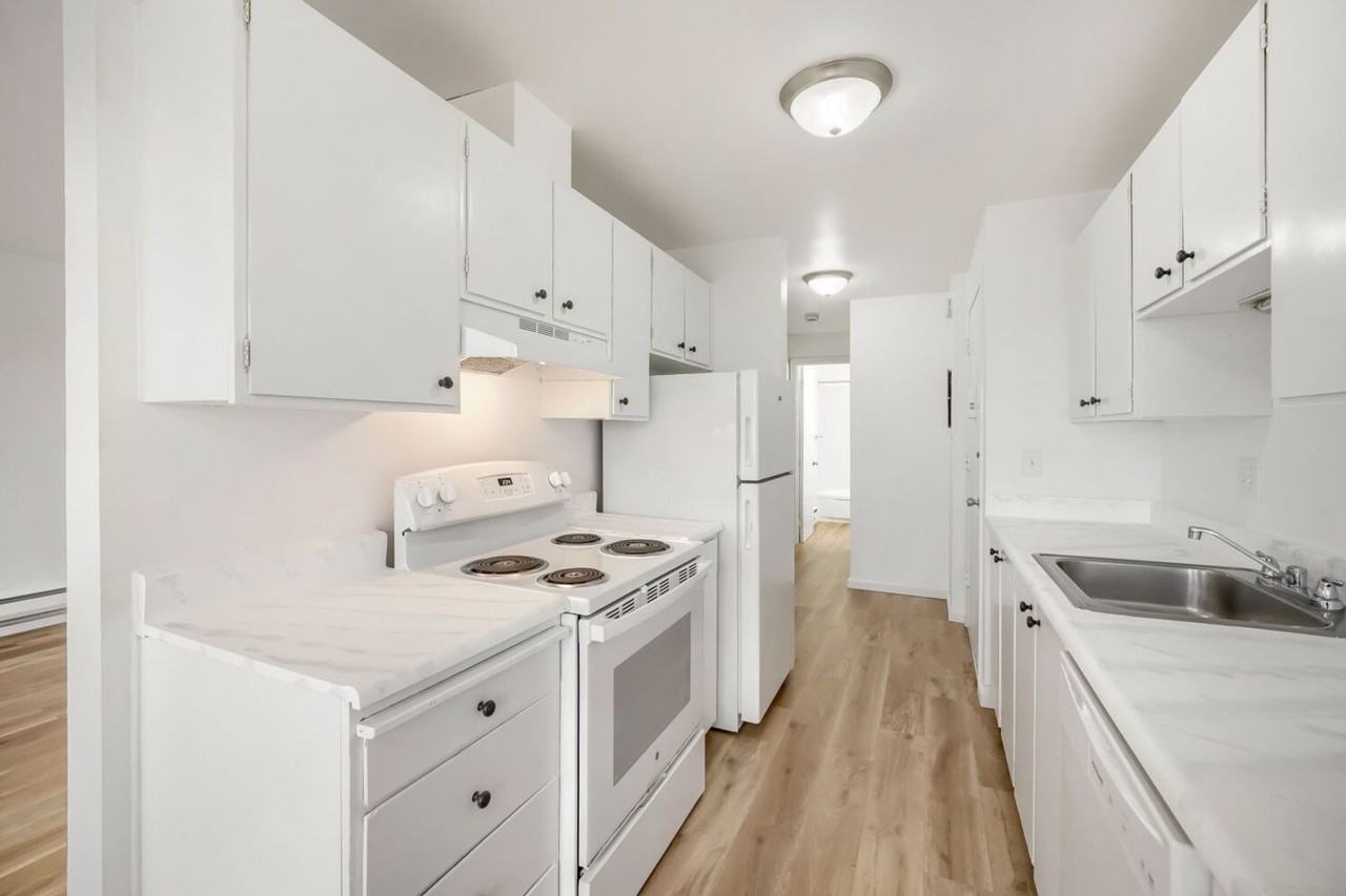 Sunset View Apartments - Photo 4 of 25