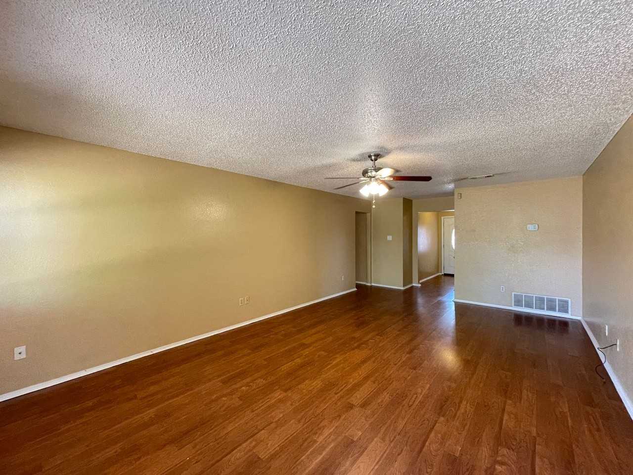 2806 Derby Dr - Photo 4 of 24
