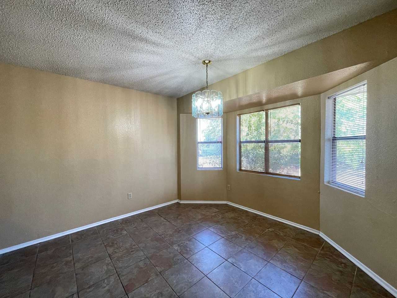 2806 Derby Dr - Photo 5 of 24