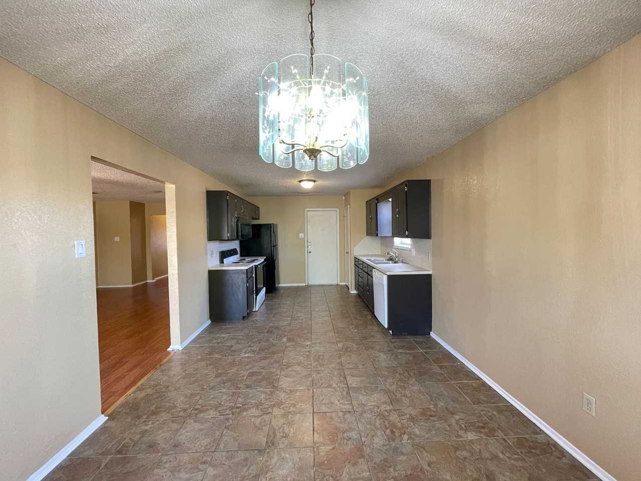 2806 Derby Dr - Photo 7 of 24