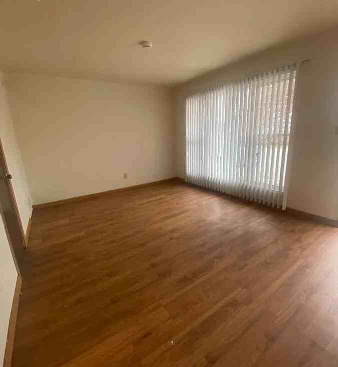 300 31st St NE - Photo 3 of 6