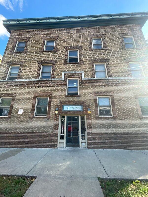 625 W Maple Ave #2C - Photo 2 of 6