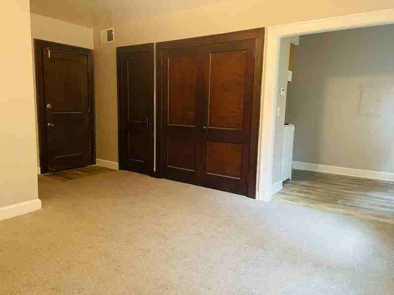 625 W Maple Ave #2C - Photo 3 of 6