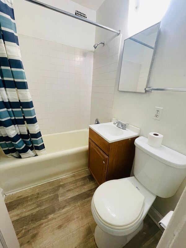 625 W Maple Ave #2C - Photo 6 of 6