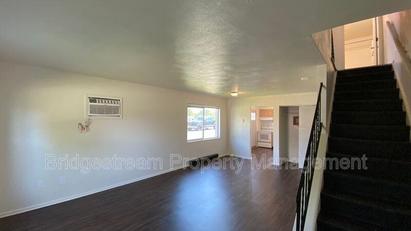 1299 Sanlor Ave - Photo 3 of 29