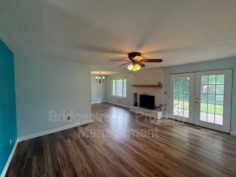 7611 Blossomview Ct - Photo 3 of 15