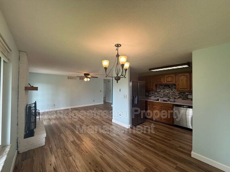7611 Blossomview Ct - Photo 4 of 15