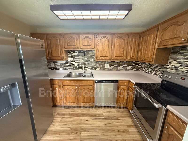 7611 Blossomview Ct - Photo 5 of 15