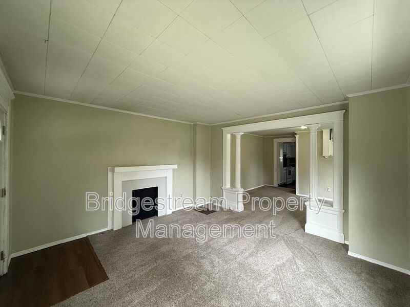 207 S 2nd St - Photo 4 of 9