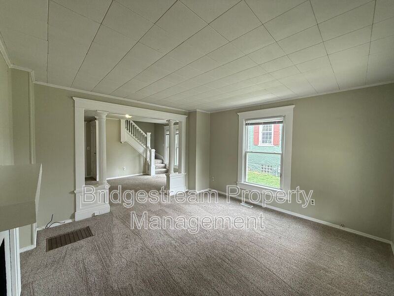 207 S 2nd St - Photo 5 of 9