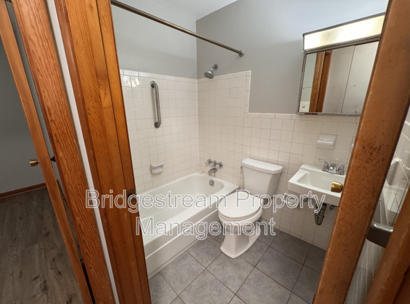 426 S Walnut St #C - Photo 6 of 9