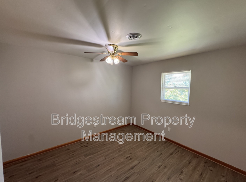 426 S Walnut St #C - Photo 7 of 9