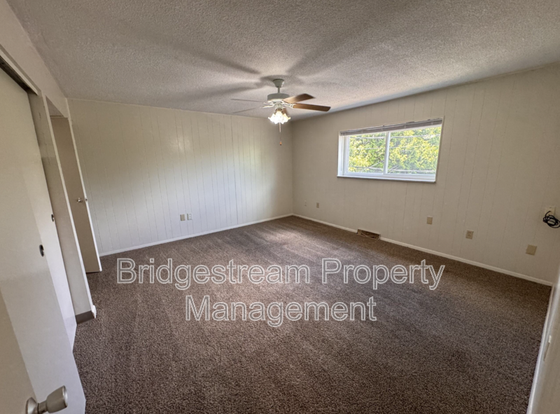 519 - Photo 3 of 16