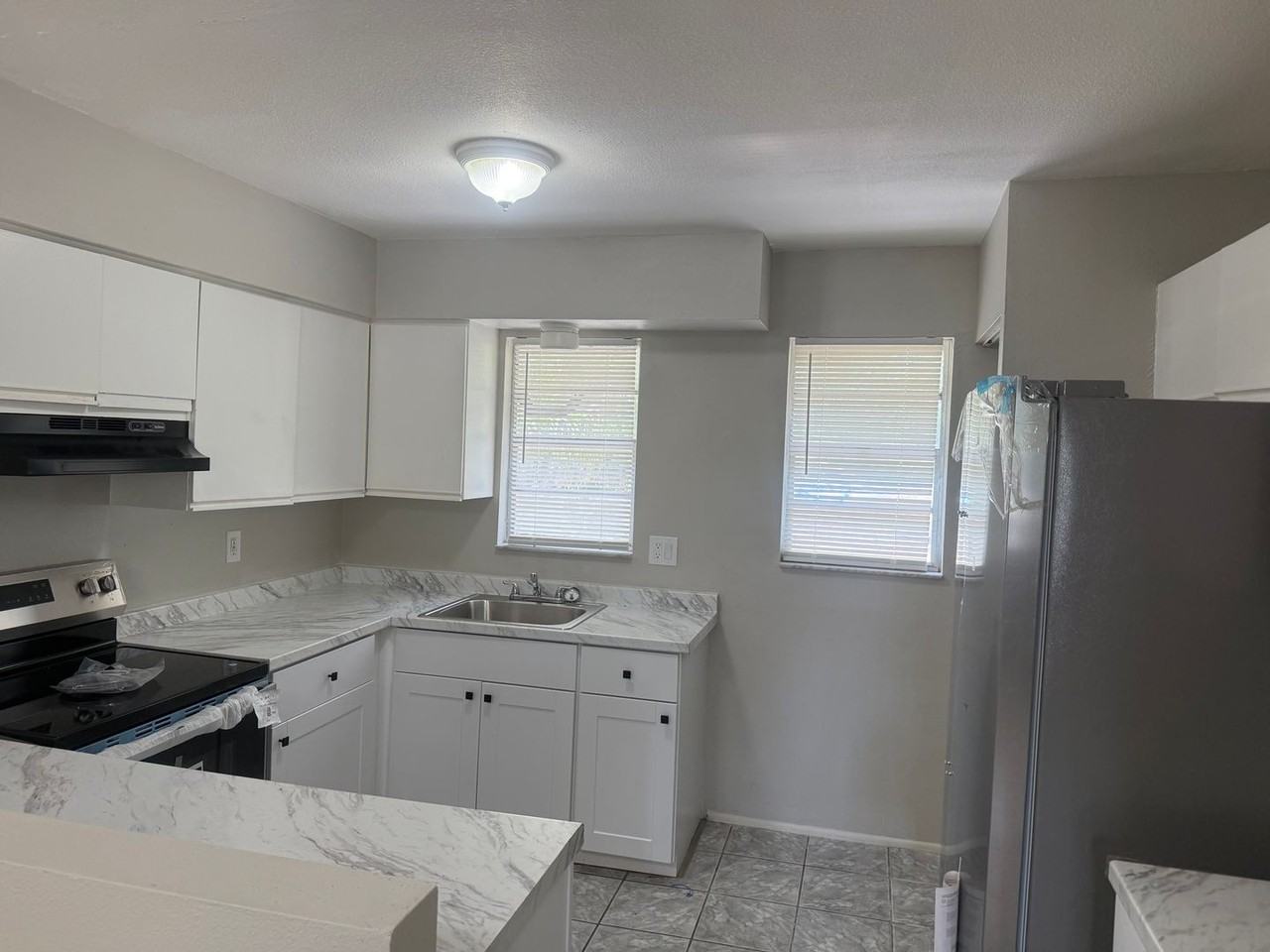 931 33rd Ave W - Photo 6 of 14