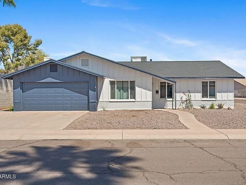 1664 E Del Rio Dr - Photo 3 of 35