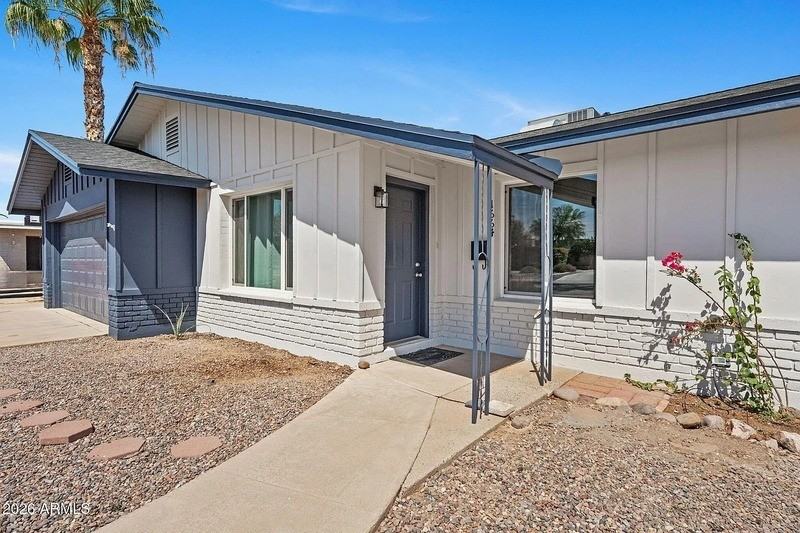 1664 E Del Rio Dr - Photo 4 of 35