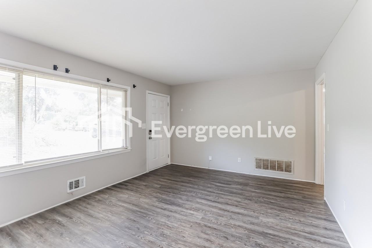 210 Bryant Ave - Photo 3 of 15