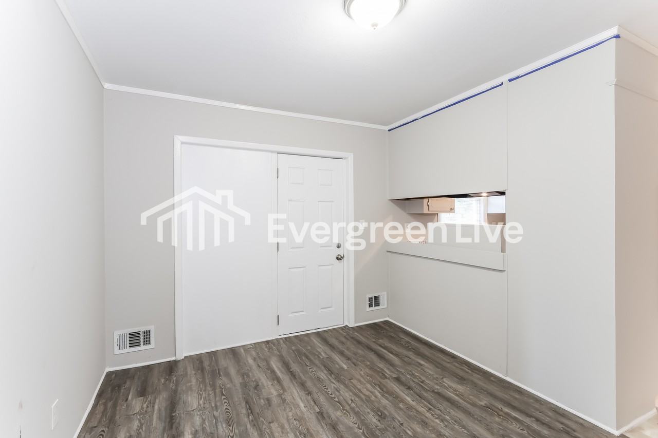 210 Bryant Ave - Photo 5 of 15