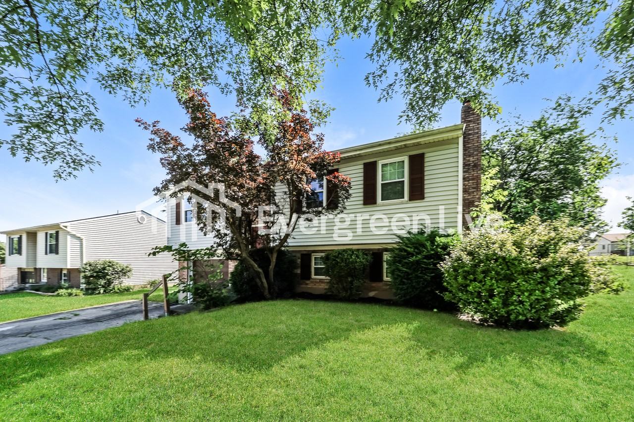 7723 Ravenswood Dr - Photo 3 of 15