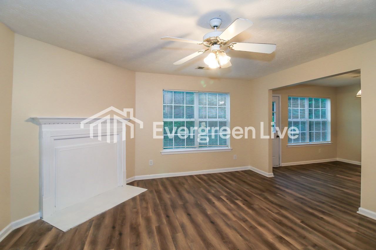 1476 Keystone Dr - Photo 3 of 15