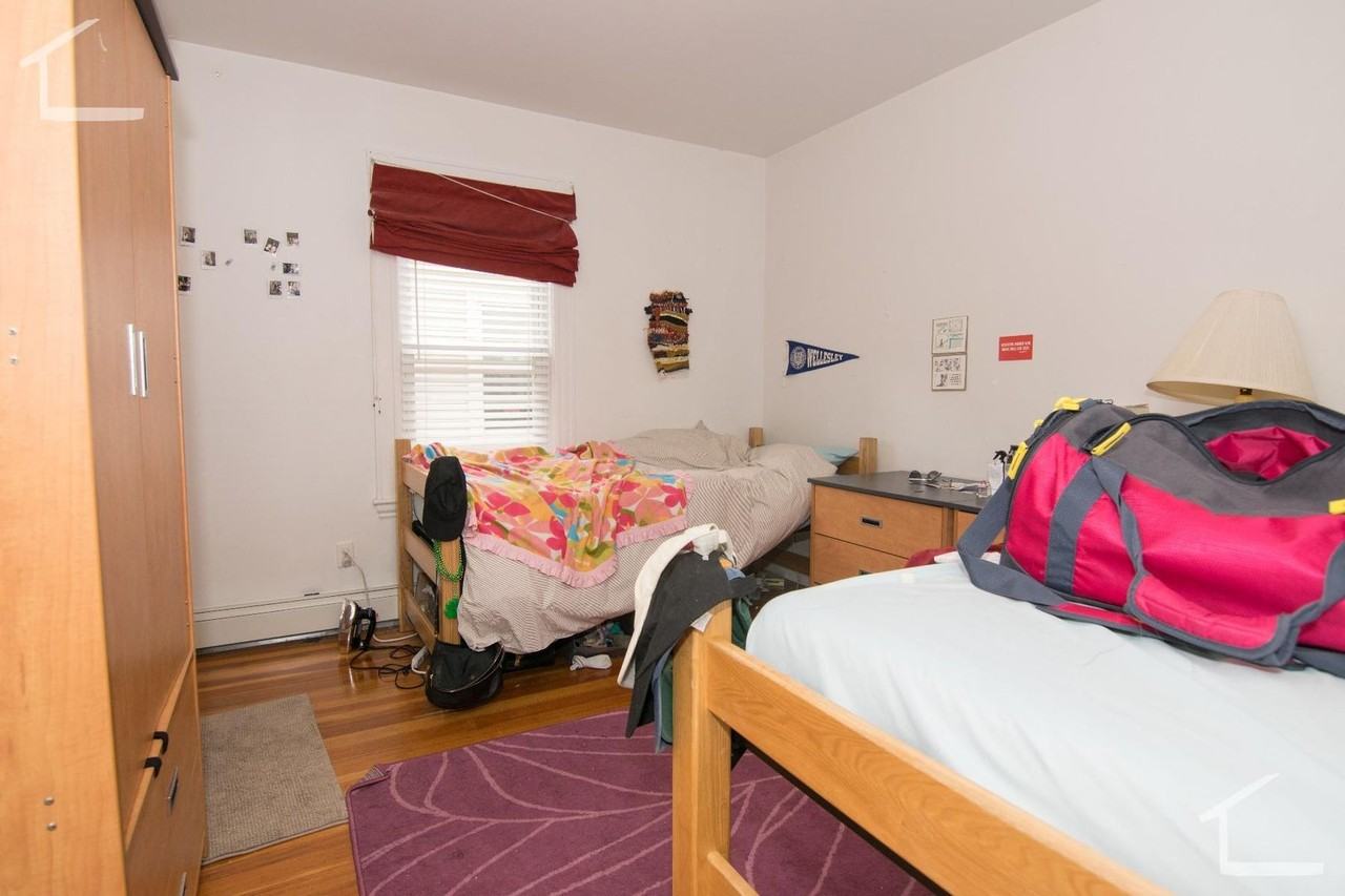 26 Brackett St - Photo 4 of 6